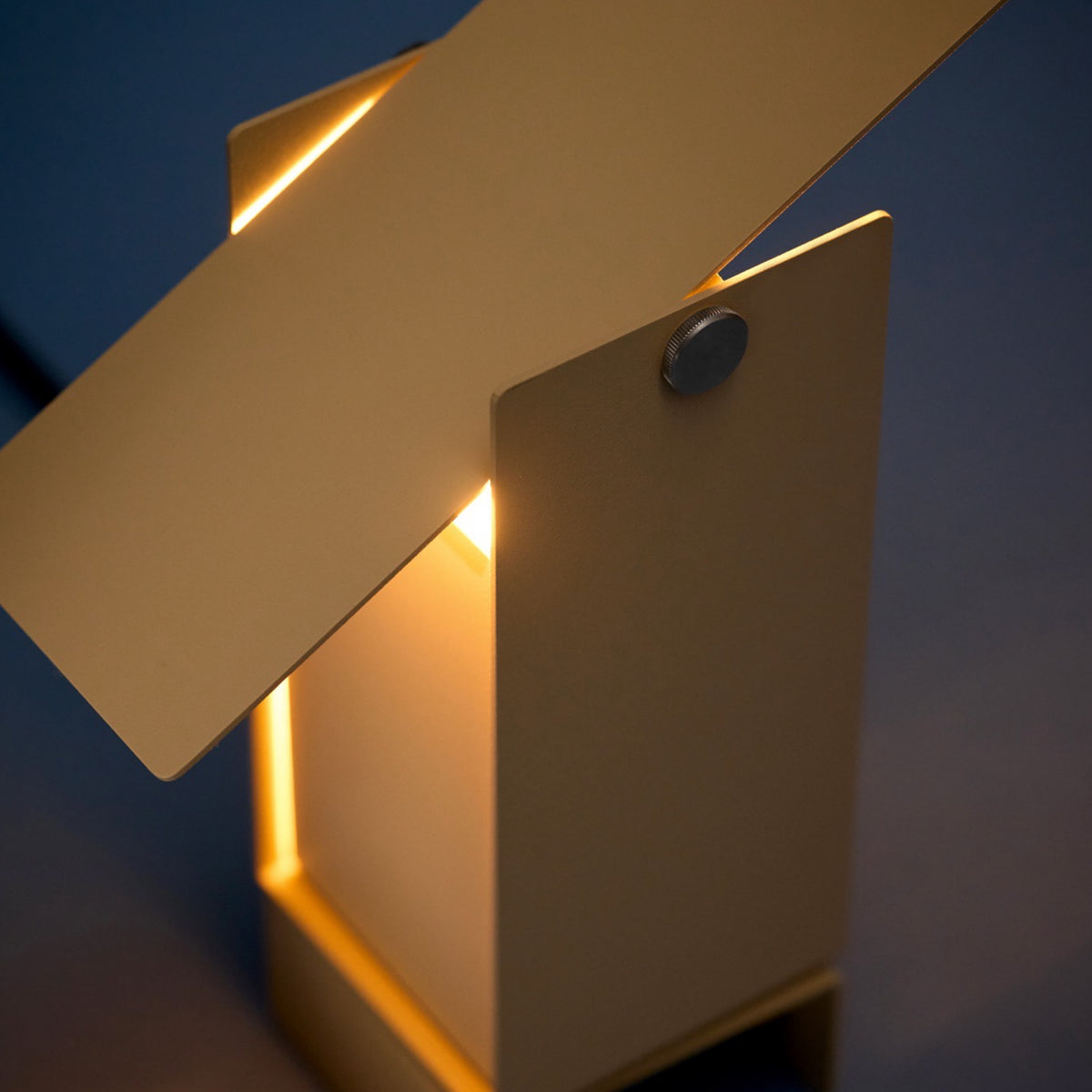 Moebe Pivoting Table Lamp