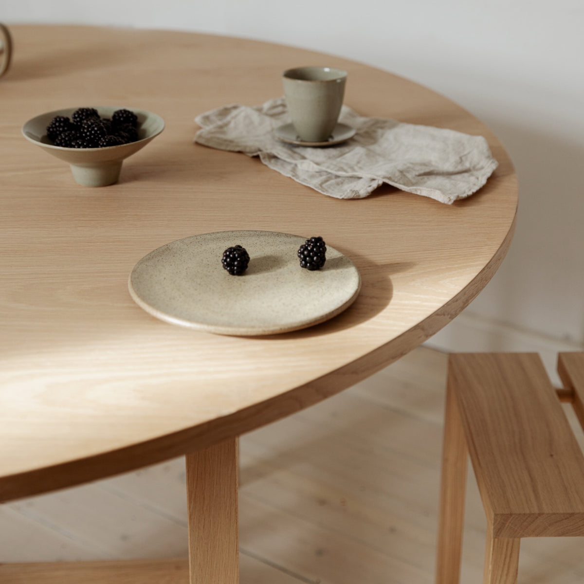 Moebe Round Dining Table Ø130
